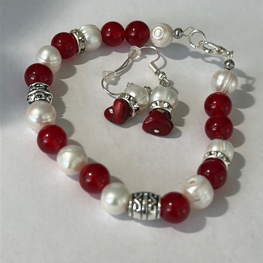 New Handmade Ladies Beaded Red, White & Silver Bracelet